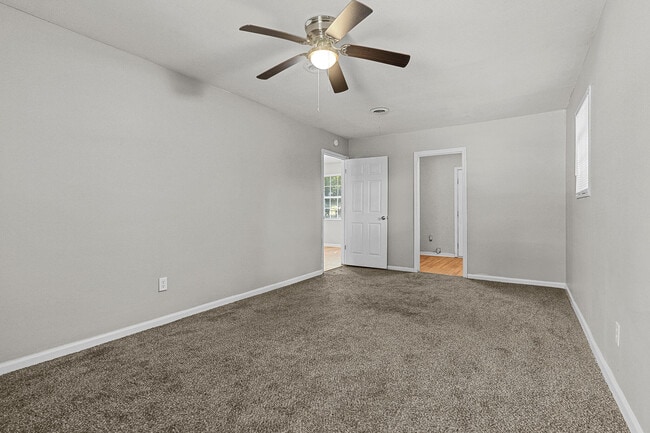 Building Photo - 3630 Columbine Dr