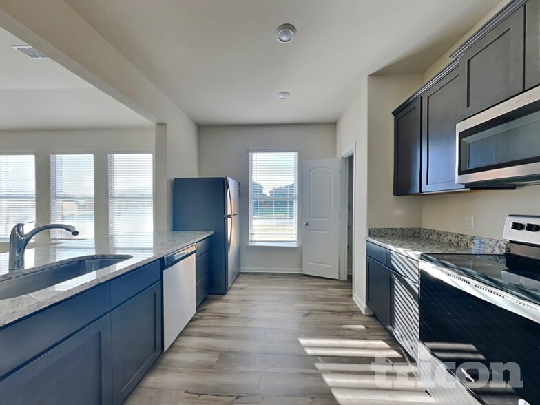 Building Photo - 1903 Belmont Dr