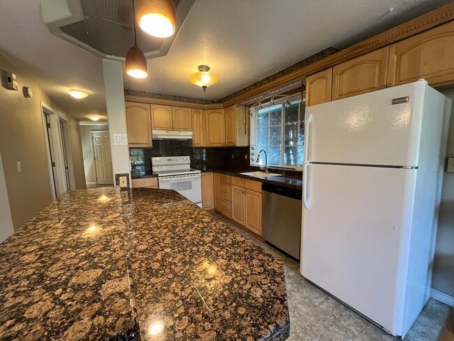 Building Photo - 4019 SE 66th Ave