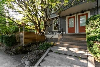 Building Photo - Updated Two Bedroom Duplex in Buckman!