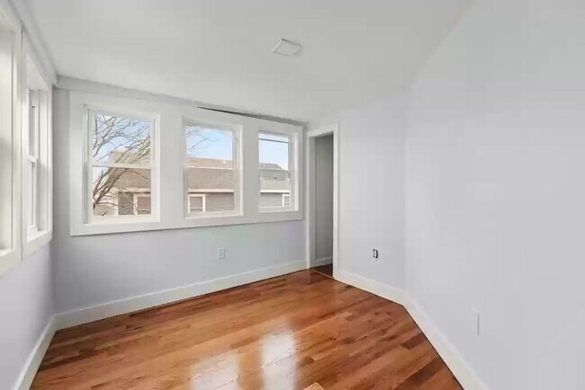 Building Photo - 1008 Winthrop Ave