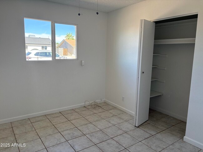 Building Photo - 3605 S Cutler Dr