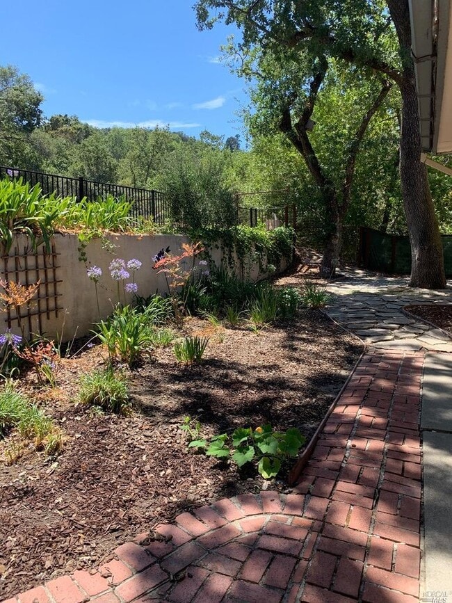 Building Photo - 848 Acalanes Rd