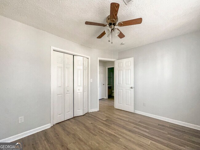 Building Photo - 615 Fieldcrest Dr