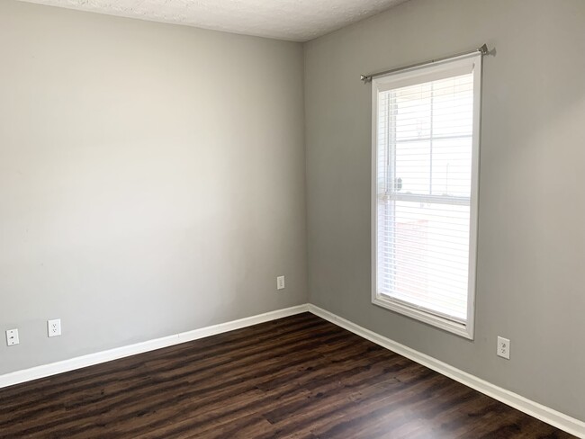 Building Photo - 406 Pepperbush Bend