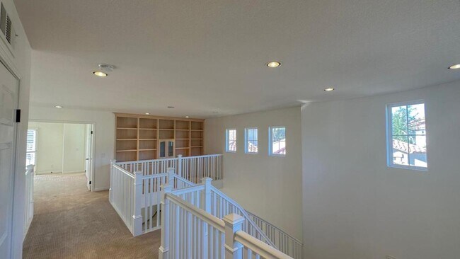 Building Photo - 9 Yale Ct