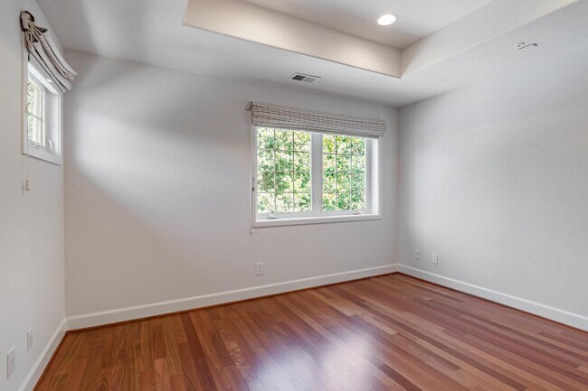 Building Photo - 130 Heather Ln