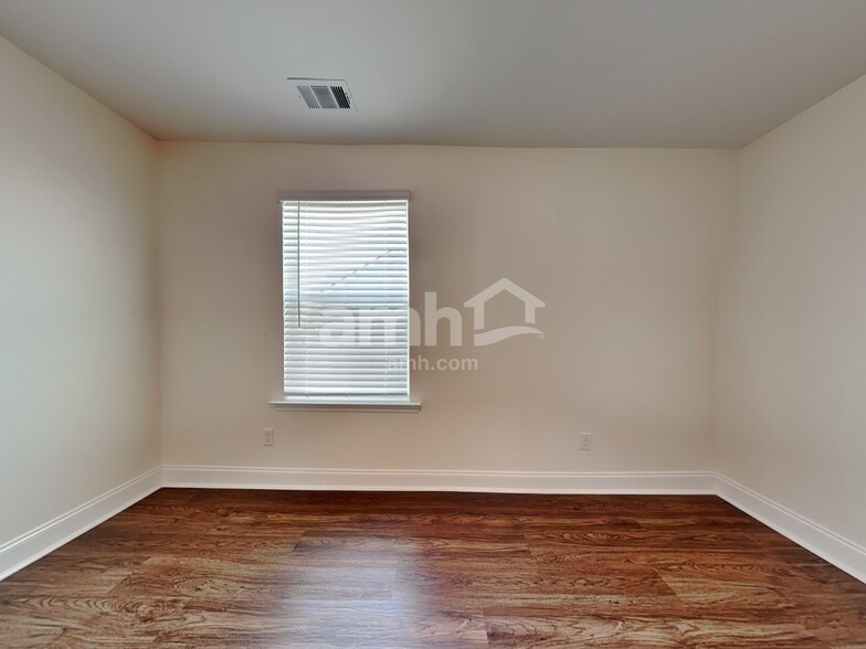 Building Photo - 207 Parkside Blvd