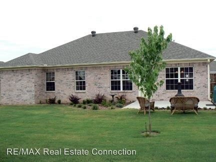 Building Photo - 2424 Canterbury Ct