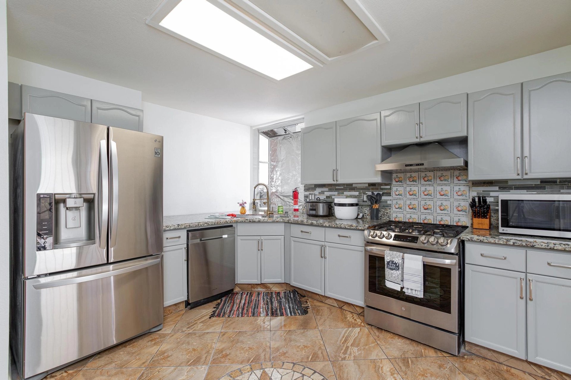 Building Photo - 1825 Casa Verde Dr