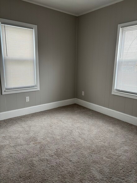 MAST BEDROOM - 614 Hunter St