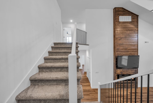 Building Photo - Modern Duplex with Spacious Design & Upsca...