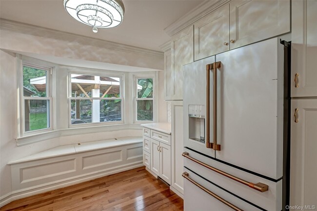 Building Photo - 850 St Johnland Rd