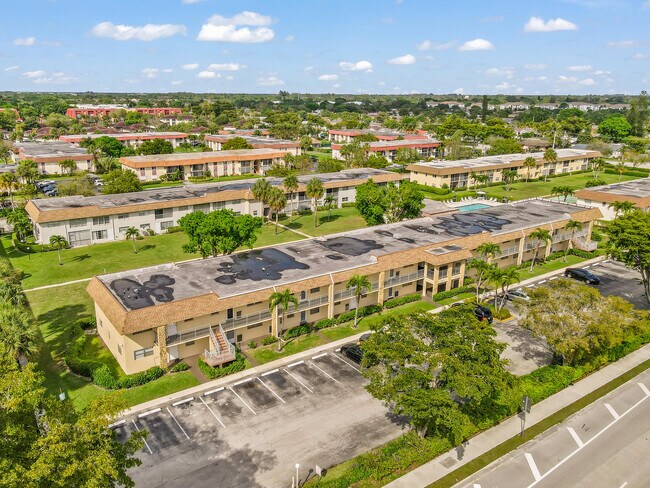 Building Photo - 9911 Sandalfoot Blvd