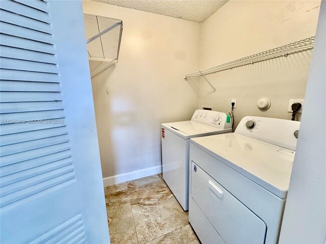 Building Photo - 549 Racquet Club Rd