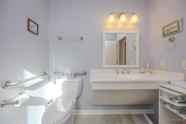 Building Photo - 105 Pine St