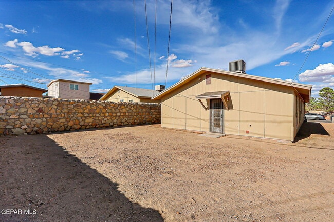 Building Photo - 287 Sunset Hills Dr