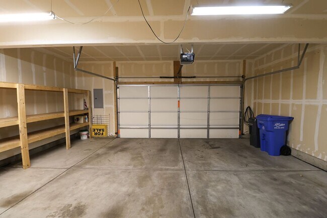 Building Photo - Beautiful Updated Town Home in Fort Collins