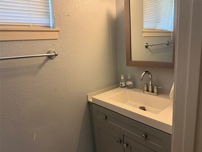 Building Photo - 3122 Trail Lake Dr