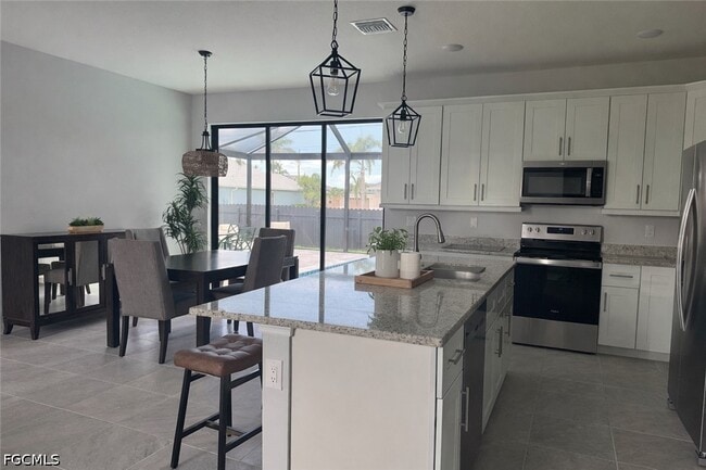 Building Photo - 5014 SW 16th Pl