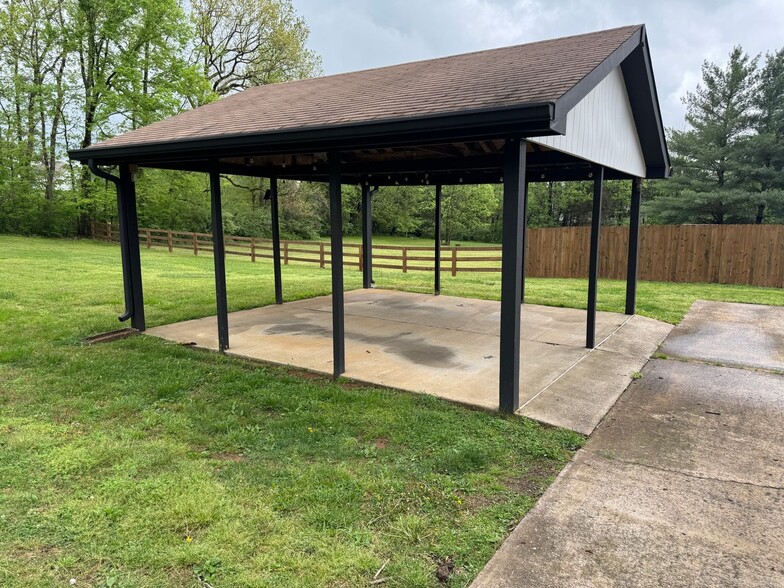 Building Photo - 523 Stonehenge Dr