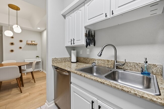 Building Photo - 4041 Drake St