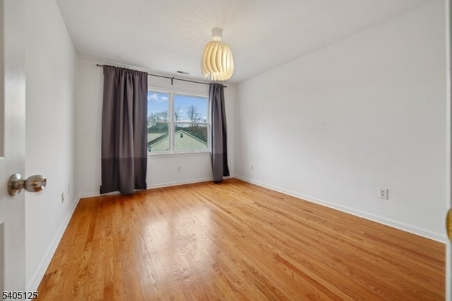 Building Photo - 17 Grove St