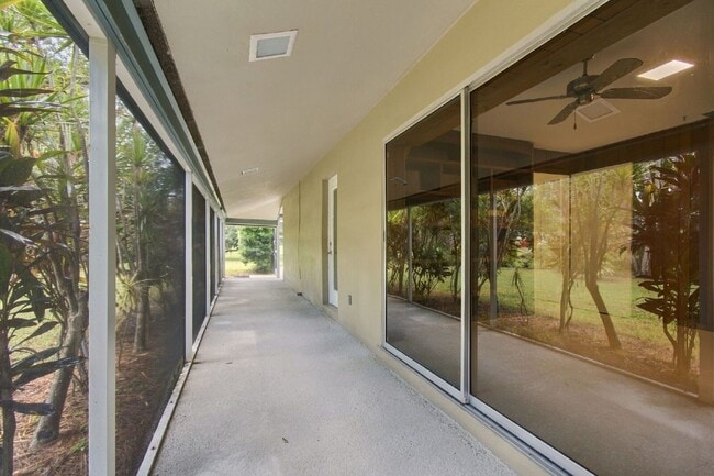 Building Photo - 1257 Fairway Cir S