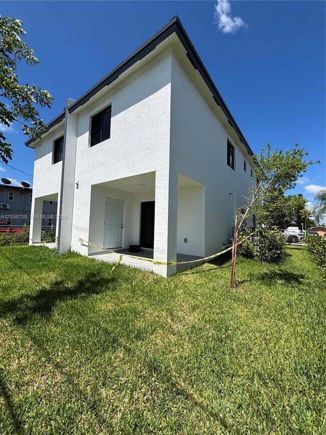 Building Photo - 1459 NW 2nd Ave