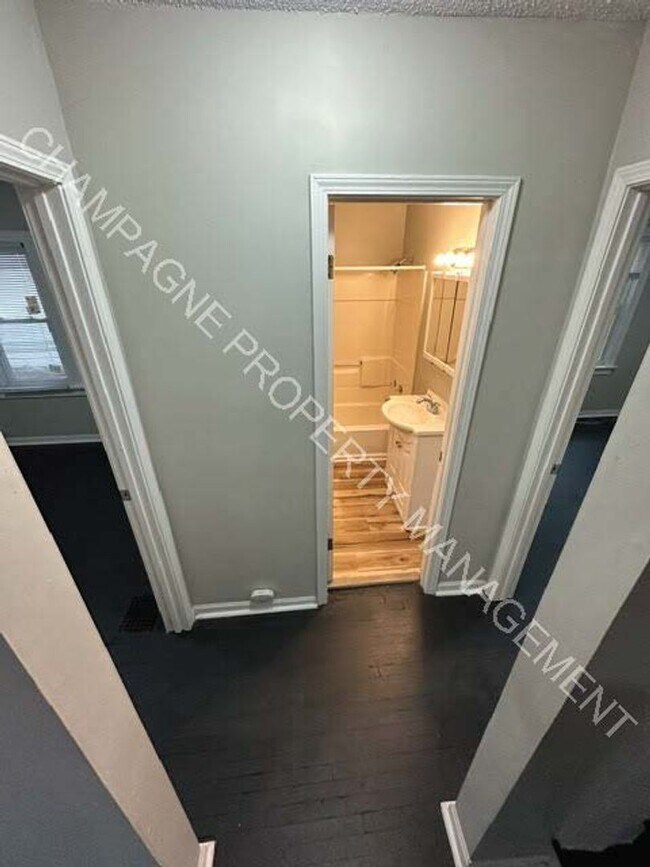 Building Photo - Recently Remodeled Home in Kansas City
