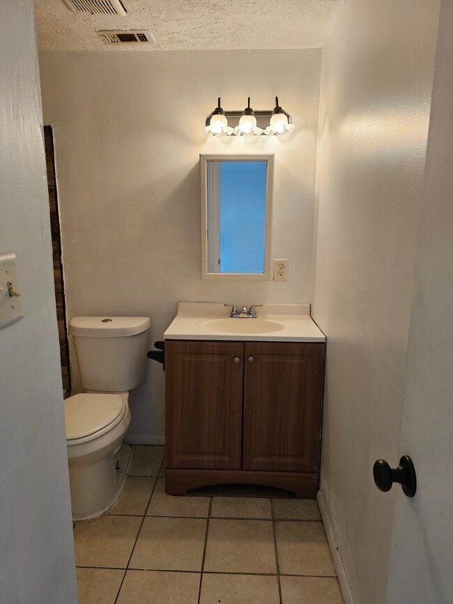 Building Photo - 818 Bradford Cir