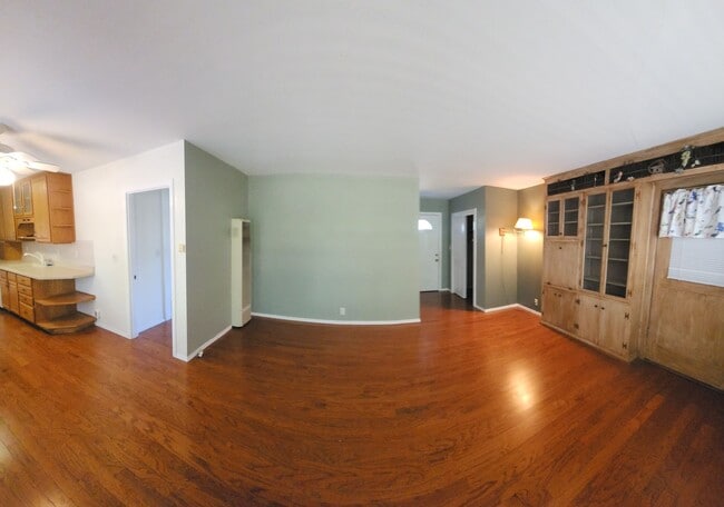 Building Photo - 2 bedroom 1 bath home in fantastic location