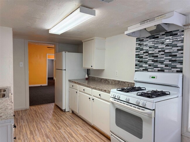 Building Photo - 723-727 W 27th St