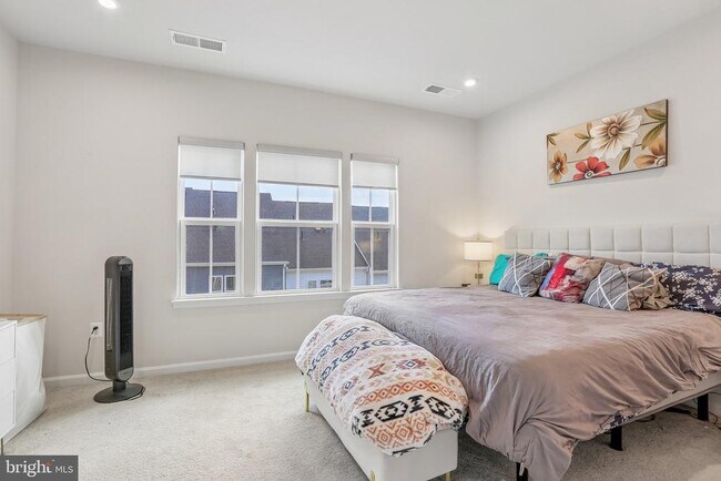 Building Photo - 158 Woodgate Cir