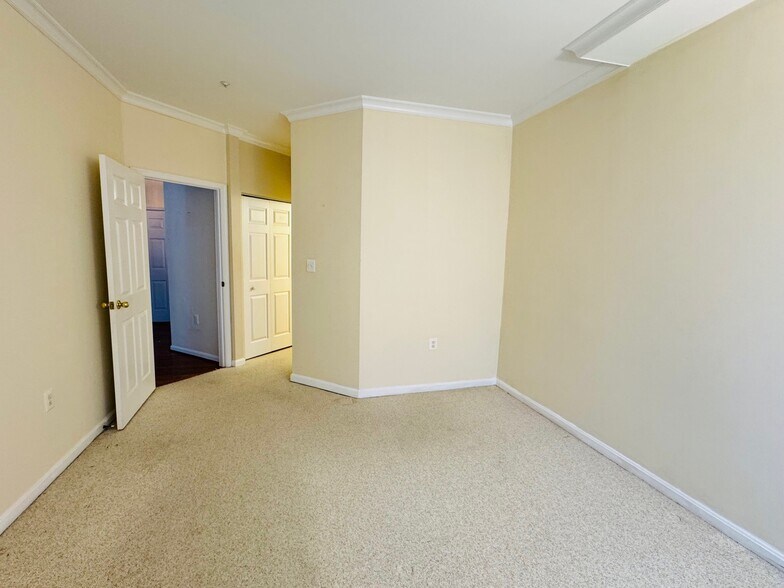 Building Photo - 4137 Fountainside Ln