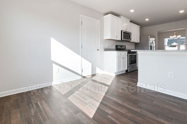 Building Photo - 216 McClellan Trail