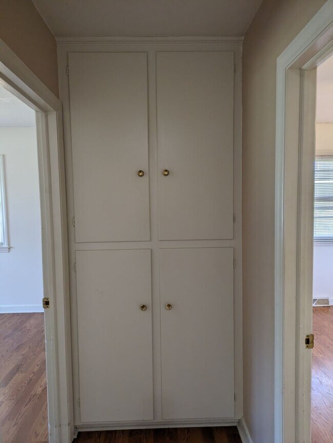 Building Photo - New listing in Mooresville!