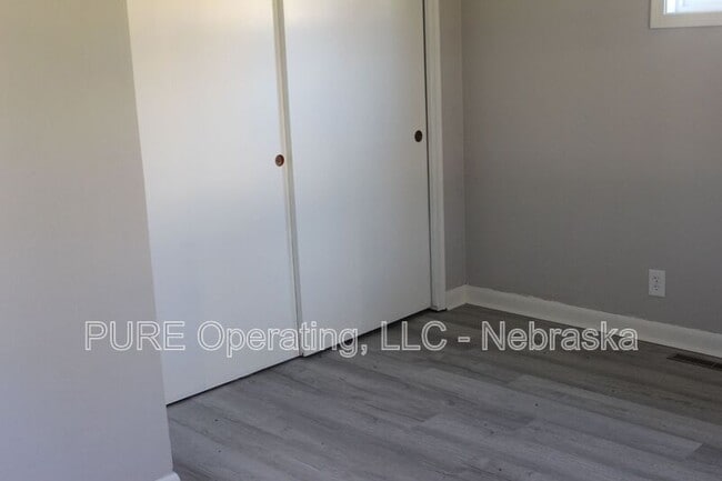 Building Photo - 670 S 69th St