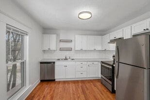 Building Photo - 411 6th St NW