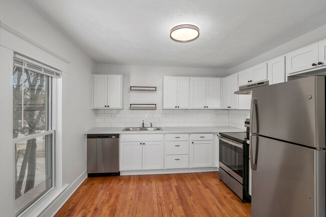 Building Photo - 411 6th St NW