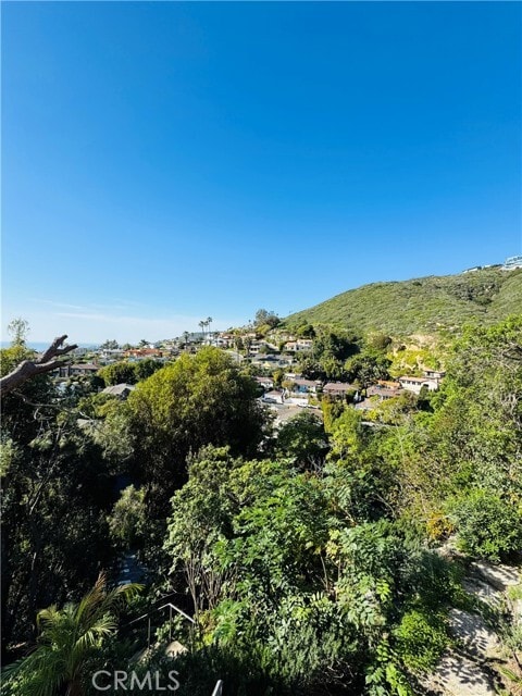 Building Photo - 573 Temple Hills Dr