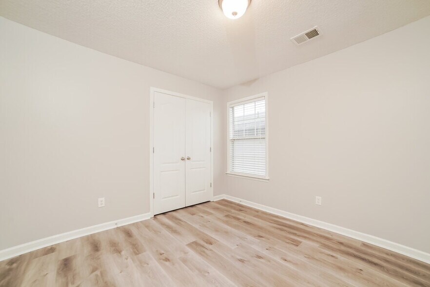 Building Photo - 4349 Genevieve Dr