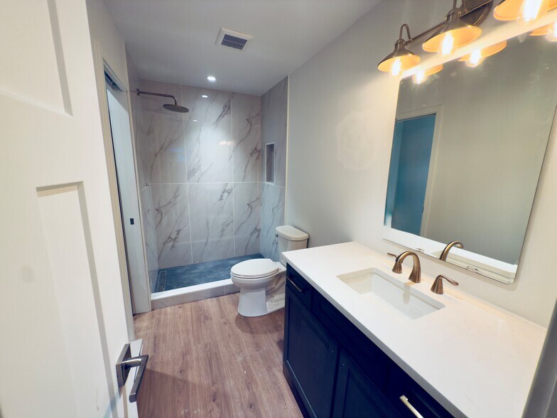 Building Photo - 2025 Canyons Resort Dr