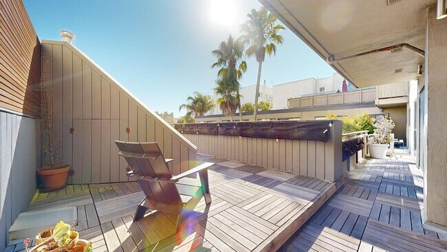 Building Photo - 1817 California St