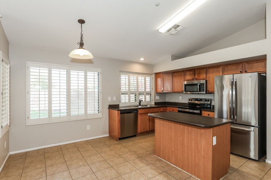 Building Photo - 8026 S 48th Dr