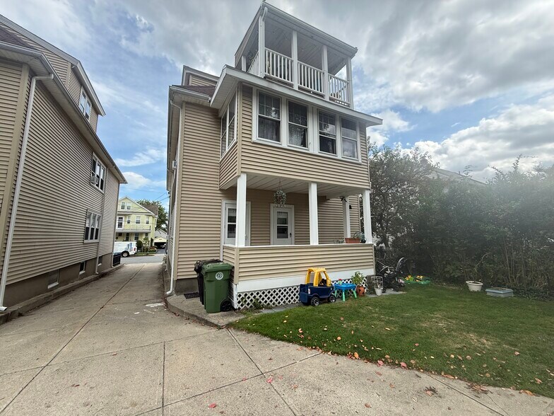 Building Photo - 19 Chauncey St