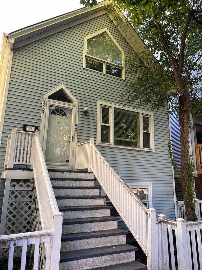 Primary Photo - 3433 N Oakley Ave