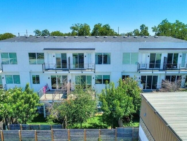 Building Photo - 1801 E 2nd St