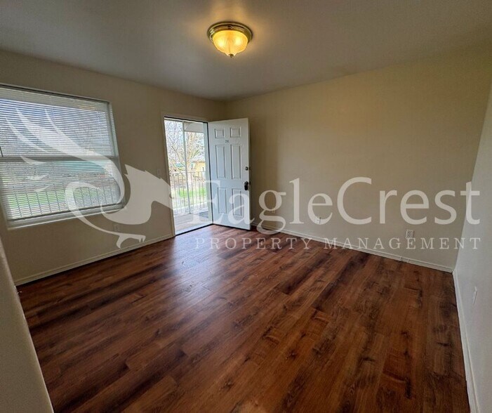 Building Photo - 706/708SCollege