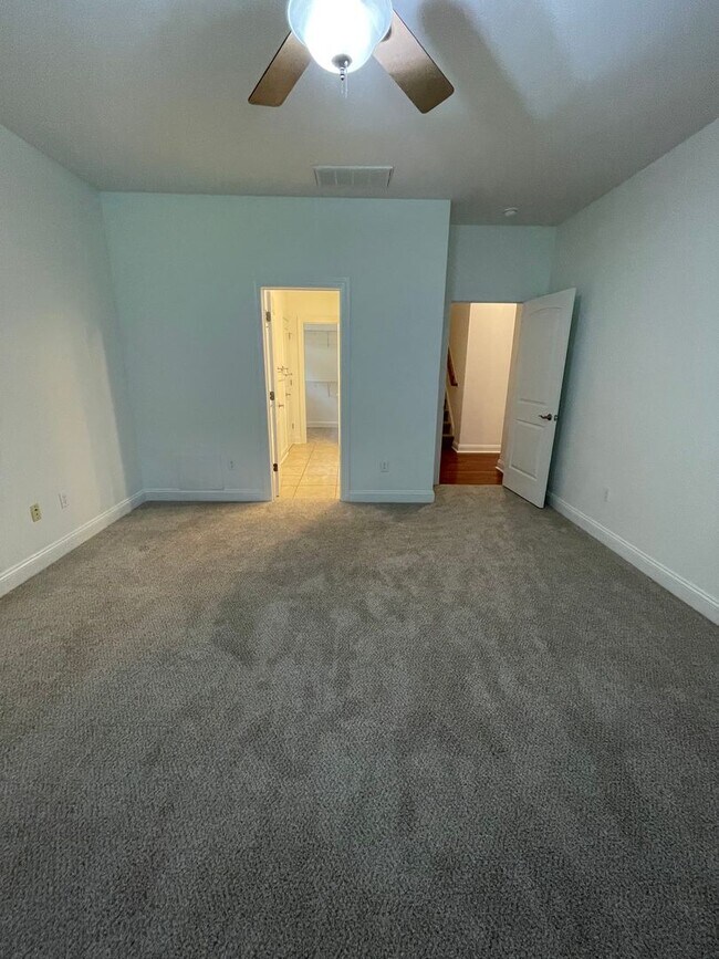 Building Photo - Move-In Incentive - $200 off first month's rent